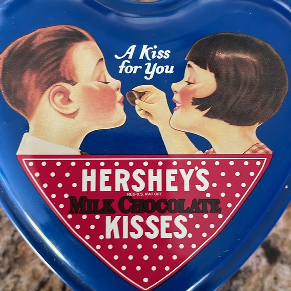 Hershey’s Milk Chocolate Kisses heart shaped candy tin - Picture 7 of 7